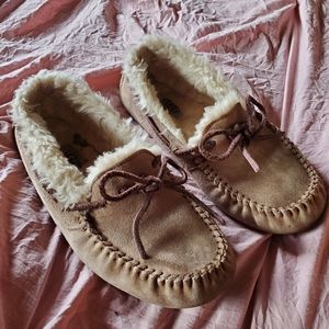 Ugg Moccasins $25 lowest please ♡